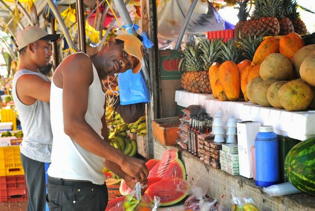 markten, Curaçao, Willemstad, Marshe Bieu, restaurants, gestoofde leguaan, yuana, krioyo, Creoolse keuken, kadushi, cactussoep, Bon apetit, okrasoep, funchi, tutu, markt Sha Caprileskaai, masha dushi, snèks en truk'i pan, Polarbier, pastechi, pica, keshi Yena, Jan thiel baai, Jaanchi, Blue Curaçao, Netto Bar, Tamboe, Kunuku huisjes