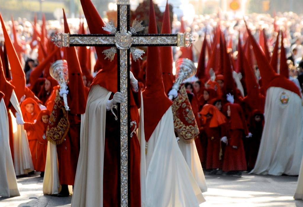 processies, Semana Santa, Goede Week, Malaga, Spanje, Antonio Banderas als gast, spectaculaire wagens, indrukwekkende tronen, Mariabeelden, Jezusbeelden, Malaga evenement in april, optochten met heiligen beelden, nazareno's, broederschappen, Maria-en Christustronen, La Virgin de la Esperanza, El Cristo de Mena