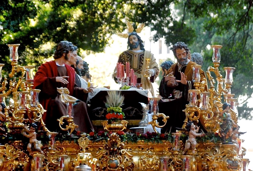 processies, Semana Santa, Goede Week, Malaga, Spanje, gast Antonio Banderas, spectaculaire praalwagens, indrukwekkende tronen, Mariabeelden, Jezusbeelden, Malaga evenement in april, optochten met heiligen beelden, nazareno's, costaleros, broederschappen, Maria-en Christustronen, La Virgin de la Esperanza, El Cristo de Mena, Het Laatste Avondmaal