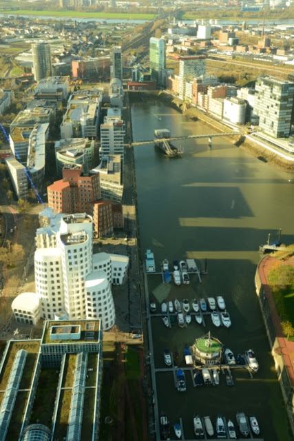 architectuur düsseldorf, citytrip düsseldorf, medienhafen düsseldorf, rheinturm düsseldorf,