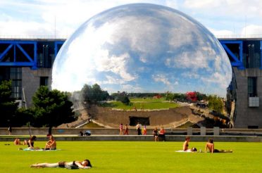 FLANEREN MET LE BEAU MONDE: DE LEUKSTE PARKEN VAN PARIJS