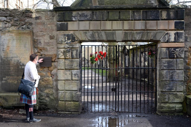 spookverhalen uit schotland, convenanters prison edinburgh, John Gray, Greyfriars kirkyard Edinburgh, spookverhalen uit edinburgh, geesten, poltergeist, martelingen, geselingen, paranormale activiteit in schotland