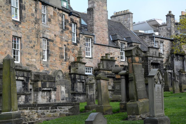 spookverhalen uit schotland, John Gray, Greyfriars kirkyard Edinburgh, spookverhalen uit edinburgh, geesten, poltergeist, martelingen, geselingen, paranormale activiteit in schotland