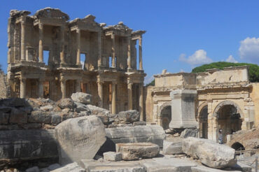 KUSADASI (1):  EFEZE, STENEN MET EEN VERHAAL