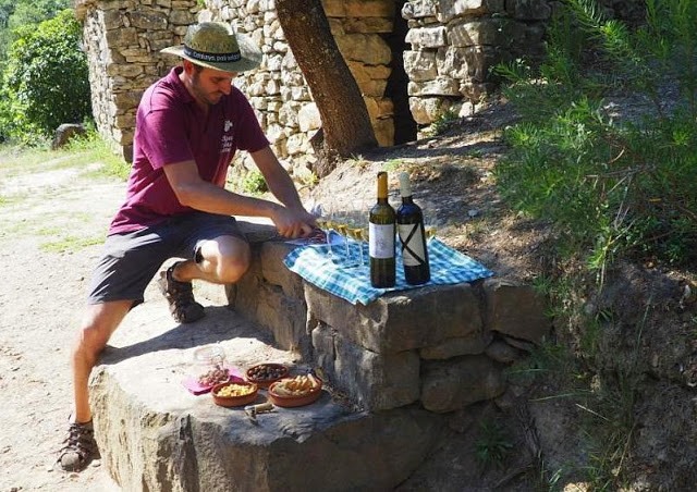 wijntoerisme catalonië, Mura, Abadal winery, Abadal wijnhuis, Sant Llorenç del Munt i Obac, Vall de Flequer, Geoparc de la Catalunya Central, do pla de bages, catallanse wijnen, dry stone wine huts, dry stone wine vats, 