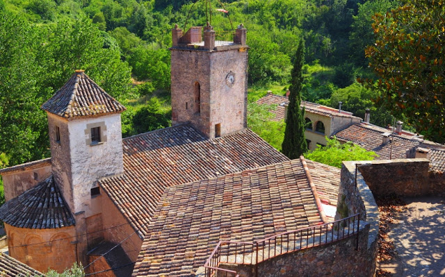 wijntoerisme catalonië, Mura, Abadal winery, Abadal wijnhuis, Sant Llorenç del Munt i Obac, Vall de Flequer, Geoparc de la Catalunya Central, do pla de bages, catallanse wijnen, dry stone wine huts, dry stone wine vats, 