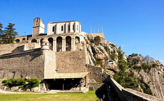 la durance, haute provence, provençaalse alpen, via ferrata de la grande fistoire, sisteron, sigoyer, unesco geo parc de haute provence, les pénitents de mées