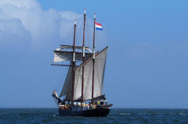 HIJS DE ZEILEN! MET DE KLIPPER LANGS DE WADDENEILANDEN