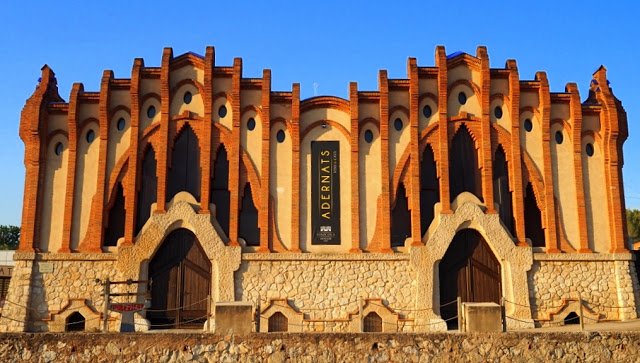 do terra alta, do alella, wijntoerisme catalonië, wijnkathedraal, art-nouveau wijnhuizen, via verde de la terra alta, la fontcalda, pinell de brai, wijn, wijntoerisme, gandesa, adernats, nulles, cesar martinell, do tarragona, do montsant, celler maisrog, cava, catalaanse wijnen, spaanse wijnen, alta alella mirgin, 