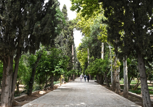 joker reizen, teheran, qazaq khaneh university of art, Honarmandan park, Negarestan park, portal of bagh meli, mashq square,keramiekmuseum teheran, khomeini mausoleum, iran, museum-garden of anti arrogance, golestan palace, 