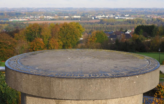 geraardsbergen,marbol putto, geraardsbergen, sint-bartholomeuskerk, dierkosttoren, muur, muur van geraardsbergen, olavs mattentaartenhuis, manneken pis, mattentaarten, op de flanken van de muur, 