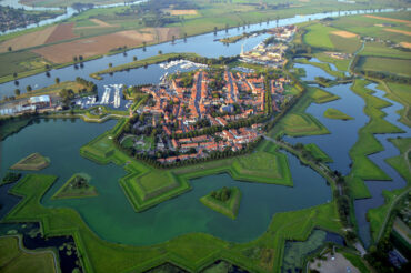 DE ZUIDWATERLINIE: 290 KM WANDELPLEZIER LANGS VESTINGSTEDEN EN FORTEN IN NOORD-BRABANT