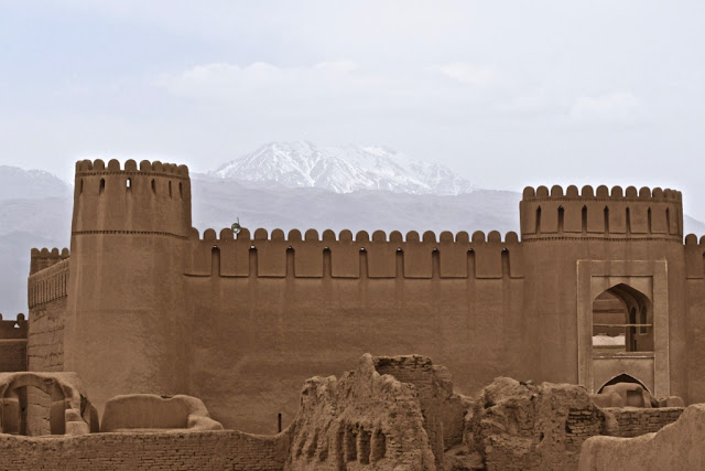 Iran, Perzië, soukh, bazaar, hammam, Kerman, Rayen, citadel Rayen, berg Haraz , handelsroute tussen Bam en Kerman, Perzische tuin, Shahzadeh (tuin van de prins),  Unesco Werelderfgoed, Mahan City, Shafi Abad, qanats, qanats Shafi Abad, Lut woestijn, Lut desert, Tetis Zee, Kerman, Perzische tapijten, shisha, Ganjaliplein Kerman, badhuis Hamam-e-Ganjali Khan, Cheshmehhammam in Kerman, troglodietendorp Meymad Iran, reizen Joker