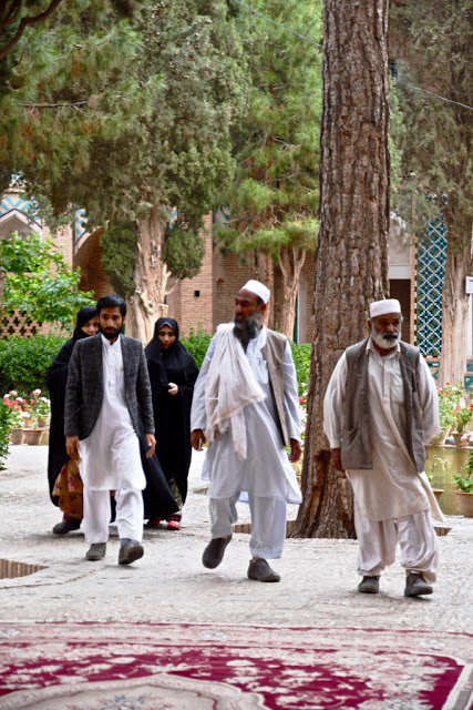 Iran, Perzië, soukh, bazaar, hammam, Kerman, Rayen, citadel Rayen, berg Haraz , handelsroute tussen Bam en Kerman, Perzische tuin, Shahzadeh (tuin van de prins),  Unesco Werelderfgoed, Mahan City, Shafi Abad, qanats, qanats Shafi Abad, Lut woestijn, Lut desert, Tetis Zee, Kerman, Perzische tapijten, shisha, Ganjaliplein Kerman, badhuis Hamam-e-Ganjali Khan, Cheshmehhammam in Kerman, troglodietendorp Meymad Iran, reizen Joker