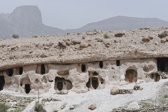 Iran, Perzië, soukh, bazaar, hammam, Kerman, Rayen, citadel Rayen, berg Haraz , handelsroute tussen Bam en Kerman, Perzische tuin, Shahzadeh (tuin van de prins),  Unesco Werelderfgoed, Mahan City, Shafi Abad, qanats, qanats Shafi Abad, Lut woestijn, Lut desert, Tetis Zee, Kerman, Perzische tapijten, shisha, Ganjaliplein Kerman, badhuis Hamam-e-Ganjali Khan, Cheshmehhammam in Kerman, troglodietendorp Meymad Iran, reizen Joker