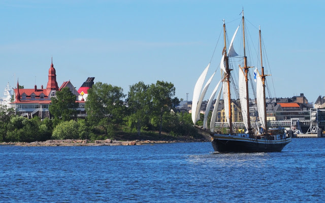 Seurasaari, Passio Musicae, Töölö district, Eila Hultinen, Cafe Regatta Helsinki, Sibelius, Maarschalk Ehrensvärd, Susisaari, Vesikko, Kustaanmiekka, Suomenlinna, Iso Mustasaari, Vallisaari, Sveaborg, Finland, Kanavaranta, Katajanokka, Pohjoissatama, Baltic Sea, Baltische  Zee, Restaurant Shelter, Degerökanaal,  Villinki, Vartiosaari, Kulosaari, Korkeasaari, Wihuri building, Ullanlinna district, Beautiful Canal Route, Luoto, Valkosaari, Oespenski kathedraal, Havis Amanda, Ville Vallgren, Helsinki, Helsingfors