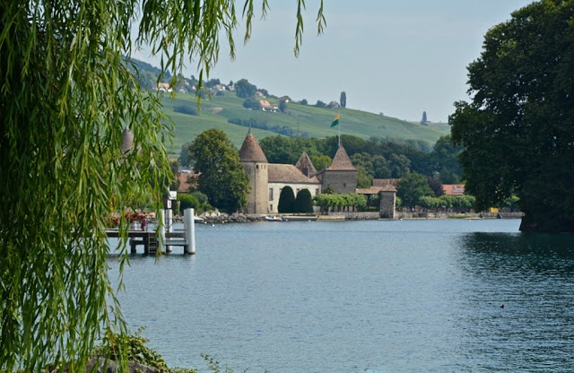 Lac leman, meer van genève, nyon, lausanne, montreux, aigle, fietsen, fietsvakantie, wijngaarden, wijnterrassen van lavaux, bmc, zwitserse wijnen, vaud, geneve, vevey, chasselas, beste zwitserse wijn, filets de perches du lac leman, route du rhône, Château de Nyon, malakoff, château de rolle, luins, eglise de luins, chateau de morges, Domaine des Papillions Coinins, domaine sainte-amour cully, ile de la harpe, saint-prex, perroy, 