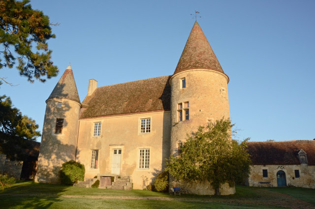 L’Orne, Normandië, Le Perche, Bellême, fietsen, fietsvakantie, fietsen in Frankrijk, L' Échappée de Sublaine, Saint-Jean-de-la-Fôret, Courthioust, Colonard-Corubert, Manoir de Courboyer,  Nocé, Boissy-Maugis, Parc Naturel Régional du Perche, Manoir de la Moussetière, Le Café des Amis Boissy-Maugis, Véloscénie, Manoir de la Vove, Basilique Notre Dame de Montligeon, Pont Catintat, Corbon, Mauves-sur-Huisne, Bois Dambrai, Saint-Ouen-de-la-Cour, Forêt de Bellême, Saint-Martin-du-Vieux-Bellême, Manoir du Lormarin, Auberge des 3J, La Route Royale, Dorceau,  Moutiers-au-Perche, Rémalard, charmestadjes in normandië, middeleeuwse kastelen in normandië, 