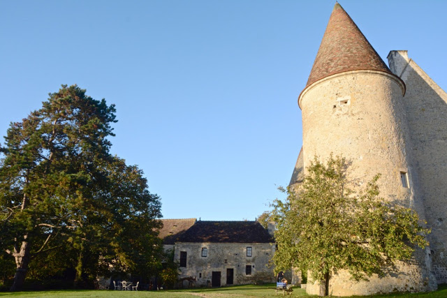 L’Orne, Normandië, Le Perche, Bellême, fietsen, fietsvakantie, fietsen in Frankrijk, L' Échappée de Sublaine, Saint-Jean-de-la-Fôret, Courthioust, Colonard-Corubert, Manoir de Courboyer,  Nocé, Boissy-Maugis, Parc Naturel Régional du Perche, Manoir de la Moussetière, Le Café des Amis Boissy-Maugis, Véloscénie, Manoir de la Vove, Basilique Notre Dame de Montligeon, Pont Catintat, Corbon, Mauves-sur-Huisne, Bois Dambrai, Saint-Ouen-de-la-Cour, Forêt de Bellême, Saint-Martin-du-Vieux-Bellême, Manoir du Lormarin, Auberge des 3J, La Route Royale, Dorceau,  Moutiers-au-Perche, Rémalard, charmestadjes in normandië, middeleeuwse kastelen in normandië, 