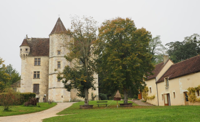 L’Orne, Normandië, Le Perche, Bellême, fietsen, fietsvakantie, fietsen in Frankrijk, L' Échappée de Sublaine, Saint-Jean-de-la-Fôret, Courthioust, Colonard-Corubert, Manoir de Courboyer,  Nocé, Boissy-Maugis, Parc Naturel Régional du Perche, Manoir de la Moussetière, Le Café des Amis Boissy-Maugis, Véloscénie, Manoir de la Vove, Basilique Notre Dame de Montligeon, Pont Catintat, Corbon, Mauves-sur-Huisne, Bois Dambrai, Saint-Ouen-de-la-Cour, Forêt de Bellême, Saint-Martin-du-Vieux-Bellême, Manoir du Lormarin, Auberge des 3J, La Route Royale, Dorceau,  Moutiers-au-Perche, Rémalard, charmestadjes in normandië, middeleeuwse kastelen in normandië, 