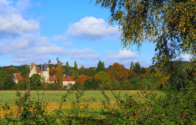 L’Orne, Normandië, Le Perche, Bellême, fietsen, fietsvakantie, fietsen in Frankrijk, L' Échappée de Sublaine, Saint-Jean-de-la-Fôret, Courthioust, Colonard-Corubert, Manoir de Courboyer,  Nocé, Boissy-Maugis, Parc Naturel Régional du Perche, Manoir de la Moussetière, Le Café des Amis Boissy-Maugis, Véloscénie, Manoir de la Vove, Basilique Notre Dame de Montligeon, Pont Catintat, Corbon, Mauves-sur-Huisne, Bois Dambrai, Saint-Ouen-de-la-Cour, Forêt de Bellême, Saint-Martin-du-Vieux-Bellême, Manoir du Lormarin, Auberge des 3J, La Route Royale, Dorceau,  Moutiers-au-Perche, Rémalard, charmestadjes in normandië, middeleeuwse kastelen in normandië, 