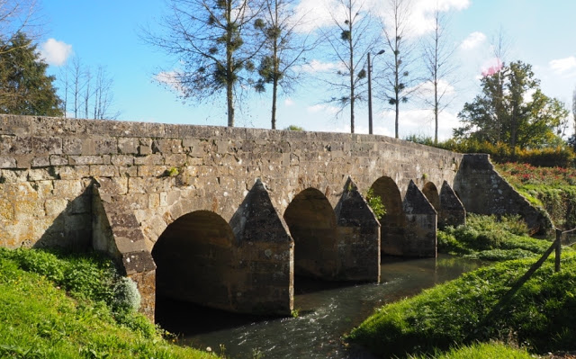 L’Orne, Normandië, Le Perche, Bellême, fietsen, fietsvakantie, fietsen in Frankrijk, L' Échappée de Sublaine, Saint-Jean-de-la-Fôret, Courthioust, Colonard-Corubert, Manoir de Courboyer,  Nocé, Boissy-Maugis, Parc Naturel Régional du Perche, Manoir de la Moussetière, Le Café des Amis Boissy-Maugis, Véloscénie, Manoir de la Vove, Basilique Notre Dame de Montligeon, Pont Catintat, Corbon, Mauves-sur-Huisne, Bois Dambrai, Saint-Ouen-de-la-Cour, Forêt de Bellême, Saint-Martin-du-Vieux-Bellême, Manoir du Lormarin, Auberge des 3J, La Route Royale, Dorceau,  Moutiers-au-Perche, Rémalard, charmestadjes in normandië, middeleeuwse kastelen in normandië, 