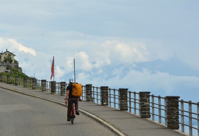 Meer van Geneve, Lac Leman, Zwitserland, Vevey, Lausanne, Lutry, Grandvaux, Wijnterrassen van Lavaux, wijntoerisme, Chasselas, Zwitserse wijnen, fietsen, fietsen in zwitserland, Saint-Saphorin, Château d' Ouchy, Cathédrale Notre-Dame Lausanne,  Zwitserse Rivièra, Musée Olympique Lausanne, olympisch museum lausanne, Brasserie Montbenon Lausanne, 