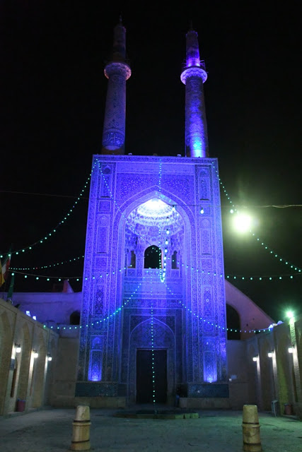 Cultuurreis iran, iran, perzië, yazd, shiraz, Torens der Stilte (Dakhma), Zoroastrisme, Zarathustra, Vuurtempel in Yazd, windtorens (bâdgir),  Dolat Abad Garden, Perzische tuin, Haj Khalife Ali Radbar,  Jameh moskee, Jameh moskee, Chakhmagh plein Yazd,  Amir Chakmagh Complex, Hussainia, Zurkaneh, Arg van Karim Khan, Goade-E-Arabanplein, Molk moskee, Vakil moskee, eten iran, Hafez Mausoleum, Hafez, Ascetische Islam, Qavam’s Orange Tree Garden Shiraz, Eram tuin, Eram garden Shiraz, joker reizen, Mausoleum Ali Ibn E Hamze, chador, 