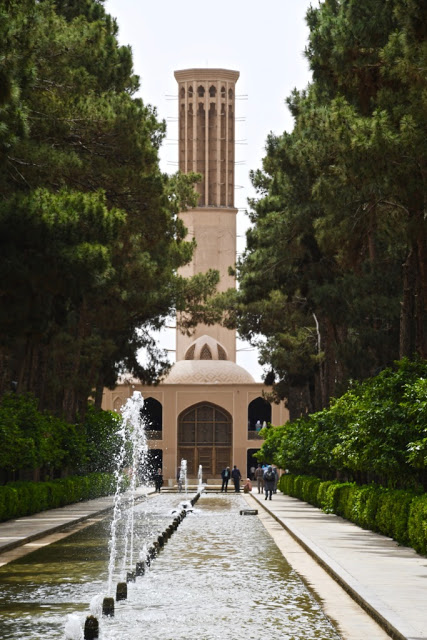 Cultuurreis iran, iran, perzië, yazd, shiraz, Torens der Stilte (Dakhma), Zoroastrisme, Zarathustra, Vuurtempel in Yazd, windtorens (bâdgir),  Dolat Abad Garden, Perzische tuin, Haj Khalife Ali Radbar,  Jameh moskee, Jameh moskee, Chakhmagh plein Yazd,  Amir Chakmagh Complex, Hussainia, Zurkaneh, Arg van Karim Khan, Goade-E-Arabanplein, Molk moskee, Vakil moskee, eten iran, Hafez Mausoleum, Hafez, Ascetische Islam, Qavam’s Orange Tree Garden Shiraz, Eram tuin, Eram garden Shiraz, joker reizen, Mausoleum Ali Ibn E Hamze, chador, 