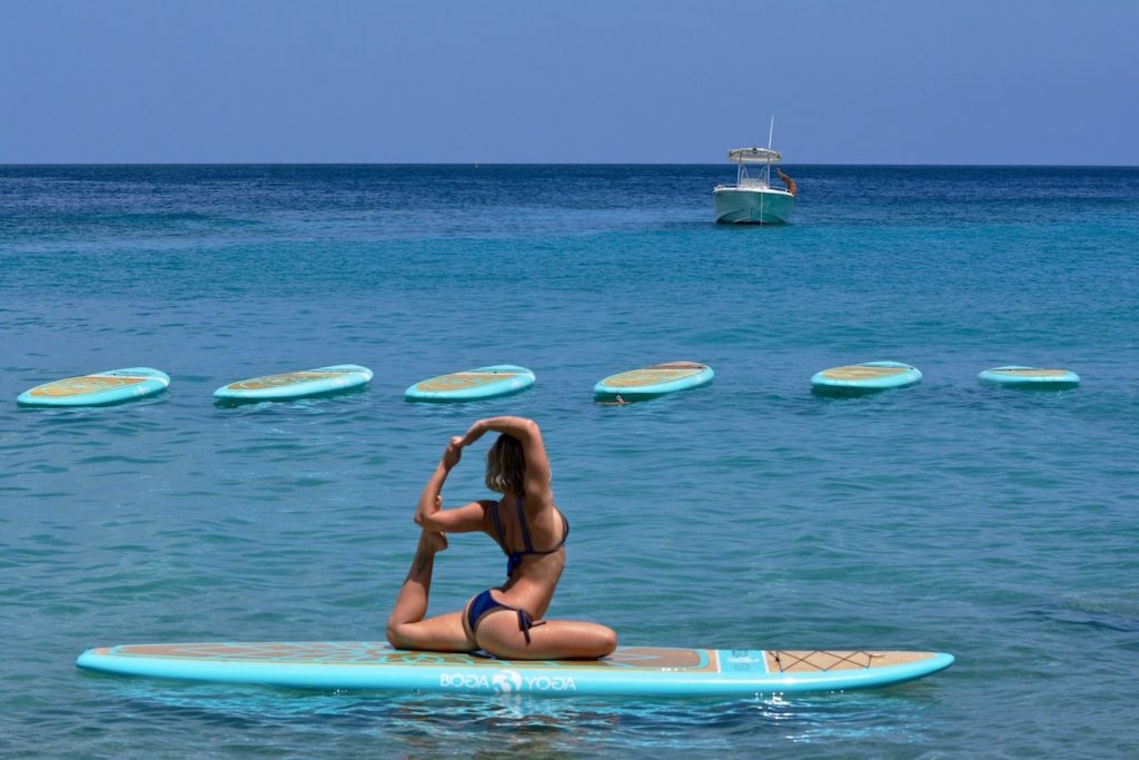 sup-yoga, trendy aktiviteit, Playa Pescado, Dushi Sup, relax, evenwicht, Caraïbische Zee, Curaçao