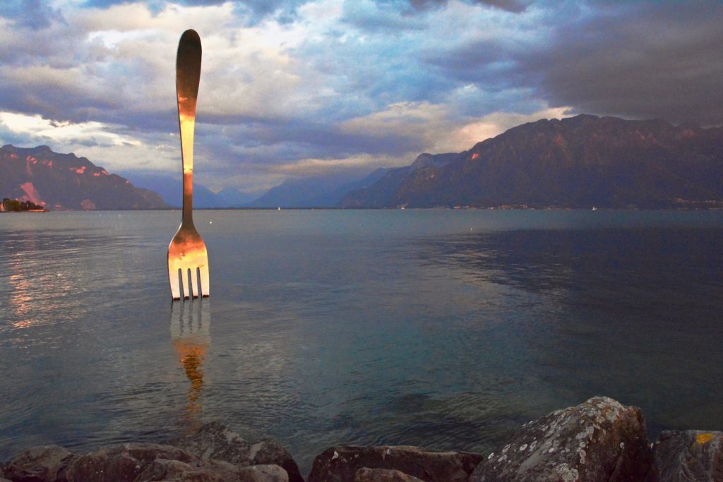 La Fourchette de Vevey, installation of Jean-Pierre Zaugg, Lac Leman, Meer van Geneve, fietsvakantie, fietsreis, Zwitserland