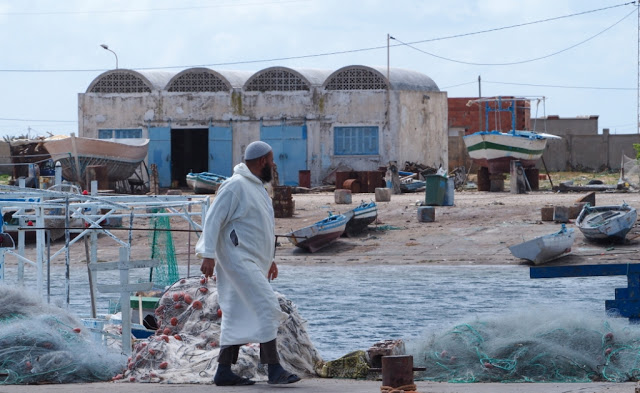 Sfax, kerkenna, archipel, tunesië, golf van ghabes, el ataya, la poulpe kerkenna, remla, gharbi, chergui, kraten, vissers tunesië, feloek, felouque, restaurant le pecheur el ataya, la charfia kerkennah, octopus, inktvis, zeevisserij, Borj El Hassar, Cercinae, kerkennah archipel, oude vissermethoden, 