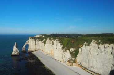 ALS EEN ROTS IN DE BRANDING: ÉTRETAT