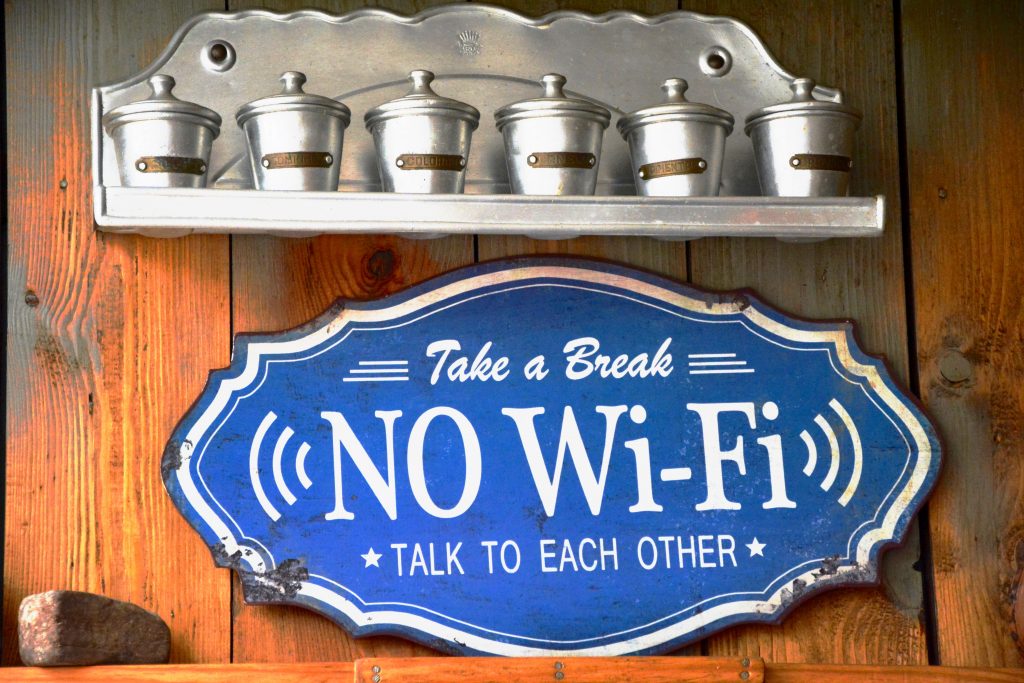 café, no wifi, take a break, grappige slogan, kruidenrekje, Loulé, Algarve, Portugal, foodtour