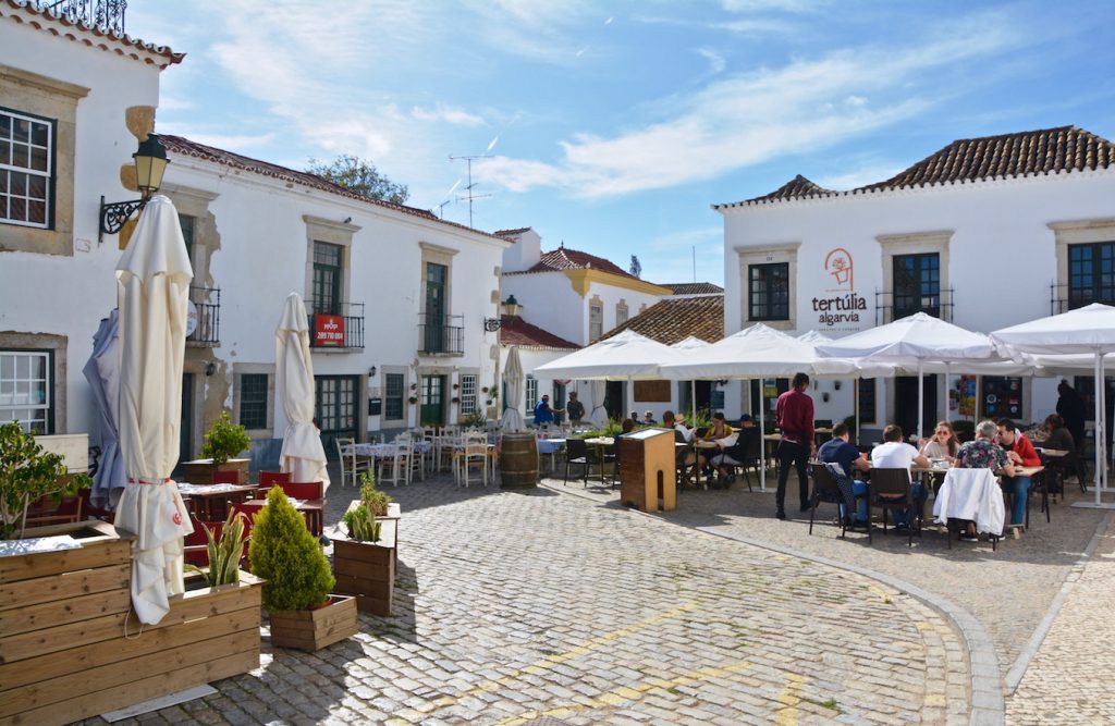 restaurant Tertulia Algarvia, Faro, Algarve, Portugal, cataplana, traditionele keuken, plein, Algarve keuken, historisch centrum Faro, geastronomie,