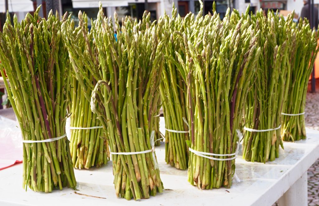 groene asperges, voedsel, gastronomie, aparagus, Portugese food, market, Algarve food, Algarve, Portugees eten