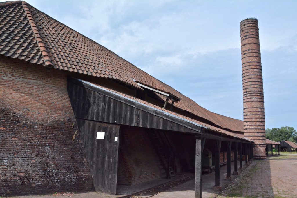 Typische klampoven, schoorsteen, steenbakkersindustrie, steenbakkersdorp, Niel, Baksteenroute, fietsroute, Niel, Scheldeland, Rupelstreek