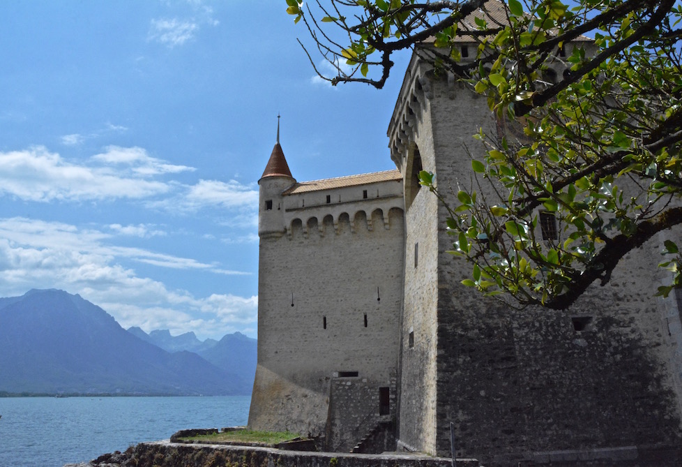 chateau de Chillon, Chillonkasteel, Romaanse burcht, Villeneuve-Montreux, 13de eeuw, meer van Genève, Veytaux, Vaud, 1§de eeuwse gevangenis, museum, The Little Mermaid castle, Zwitserland, mooiste kastelen