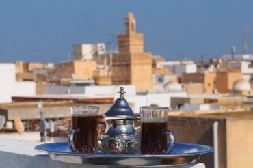 LANGZAAM VERDWALEN IN DE MEDINA VAN SFAX