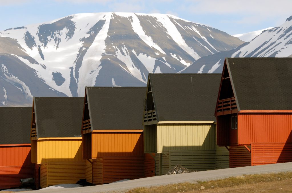 Kleurrijke huisjes Longyearbyen Spitsbergen