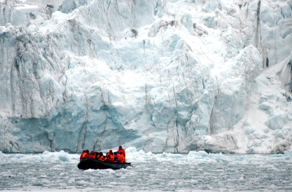 zodiac gletsjer Spitsbergen Arctische oceaan ijszee