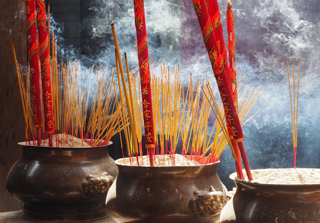 inscence wierrookstokjes Vietnamese Thien Hau tempel Bouddhistic temple Saigon