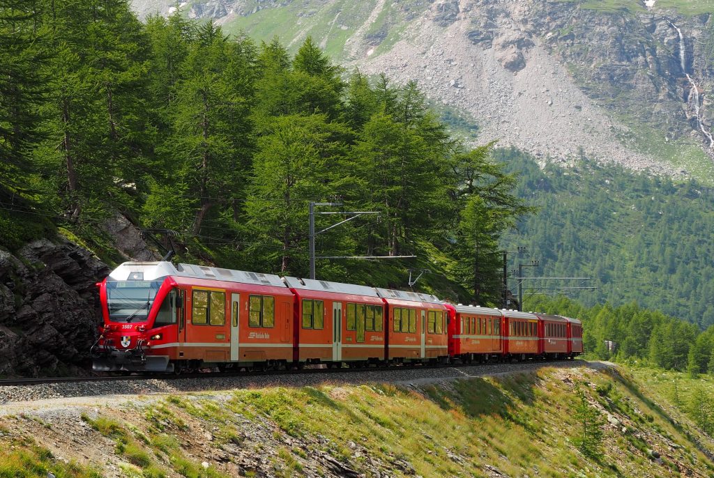 Bernina Express, Albula, Switzerland, train, travel by train, mountains, narrow rails, treinreis, Graubünden, Zwitserse Alpen