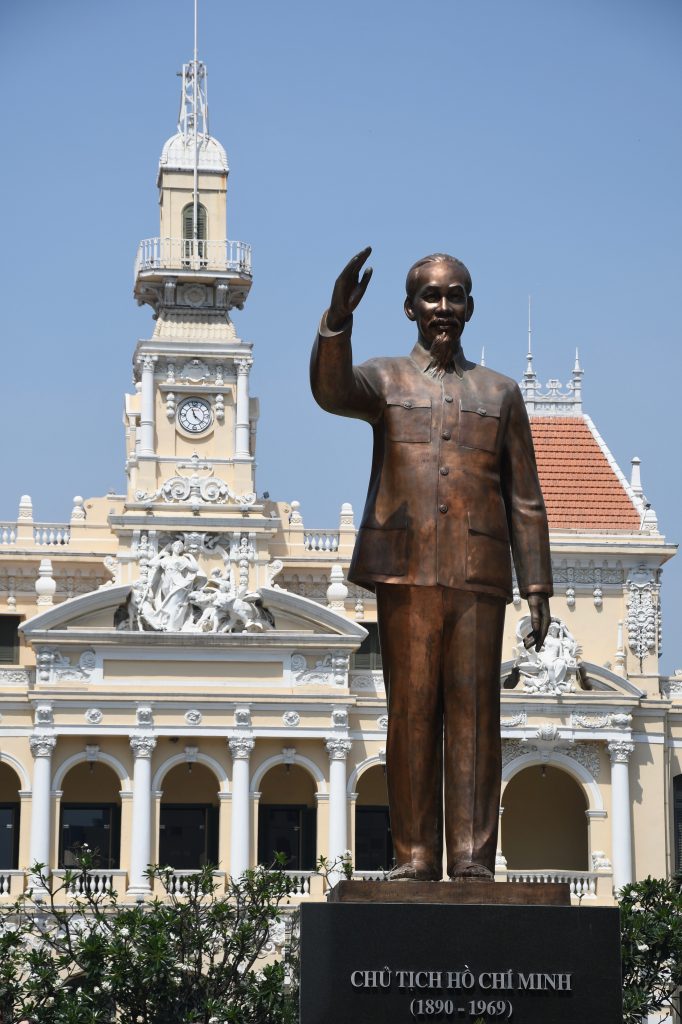 Statue Ho Chi Minh beeld president Saigon ho Chi Minh City Vietnam Townhall stadhuis