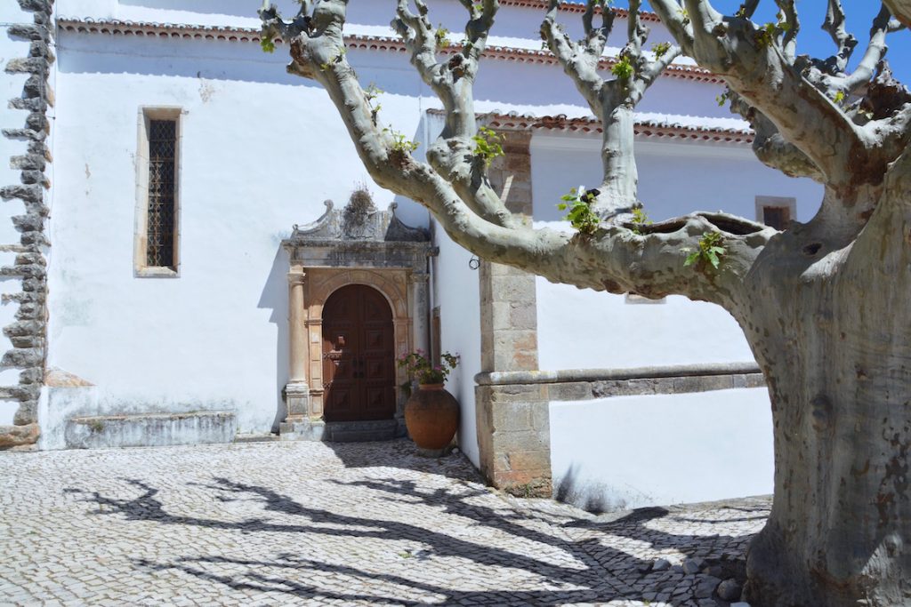 kerkje, Obidos, Portugal, pittoresk pleintje