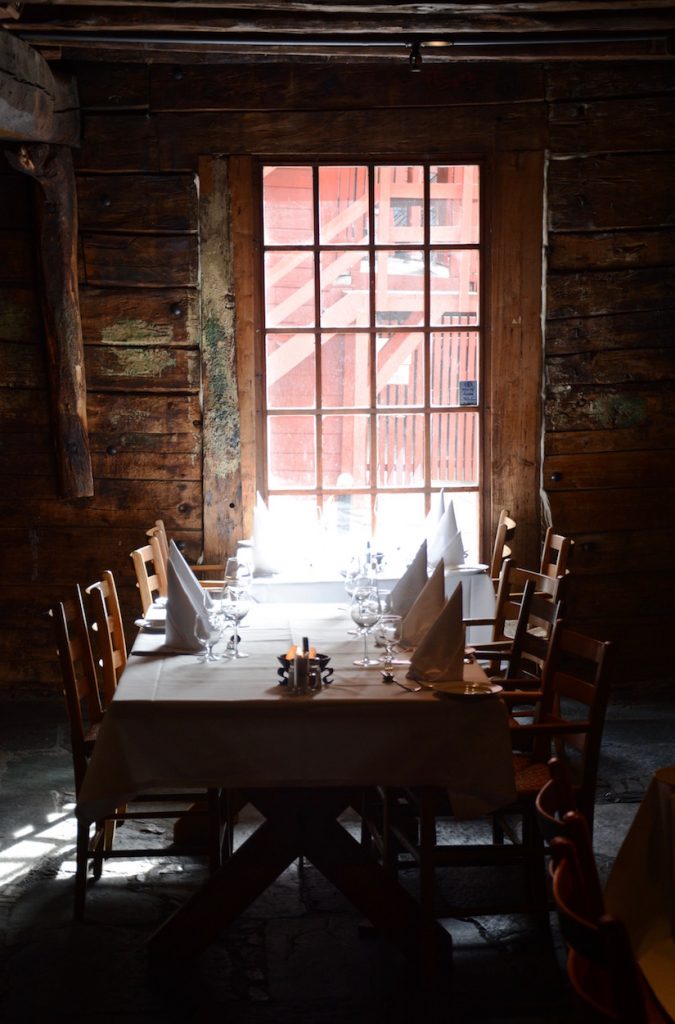 Tracteursted (1708), oudste restaurant Bergen, Bryggen wijk, Bergen, Noorwegen