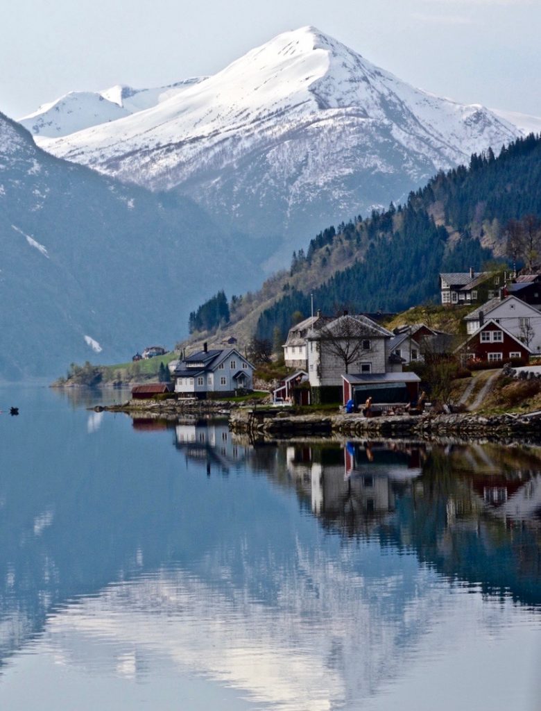 Booktown Fjærland, uitzicht Fjærlandfjord, overal tweedehandsboeken