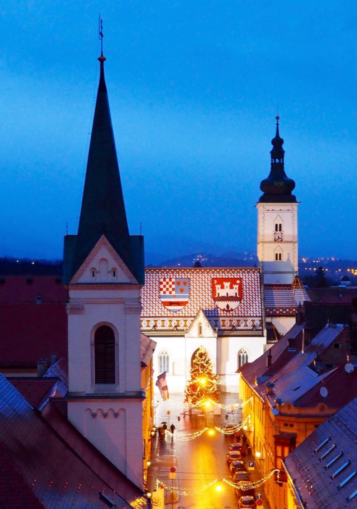 De Sint Marcuskerk, bovenstad Zagreb, Gornji Grad, kerstboom, kerstsfeer, Kroatië