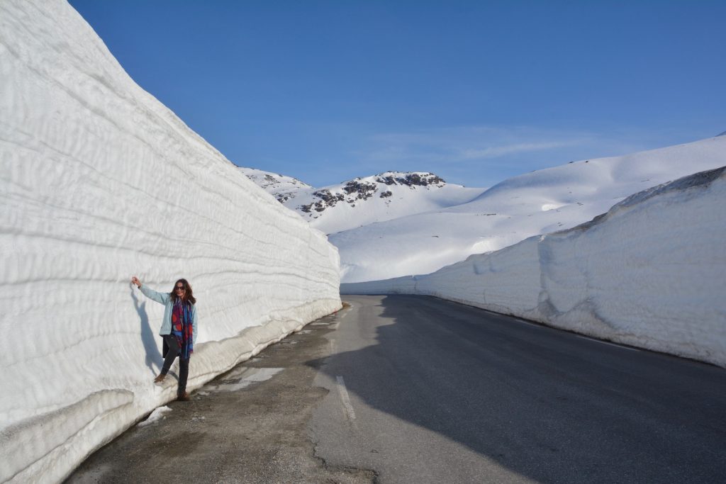 Geiranger road, 5m hoge sneeuwmuren, sneeuw, zomer, Noorwegen, roadtrip