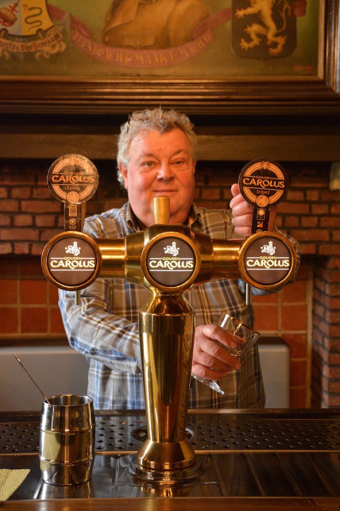 Carolus bier, barman-gids, Het Anker brouwerij, Mechelen, lokaal bier